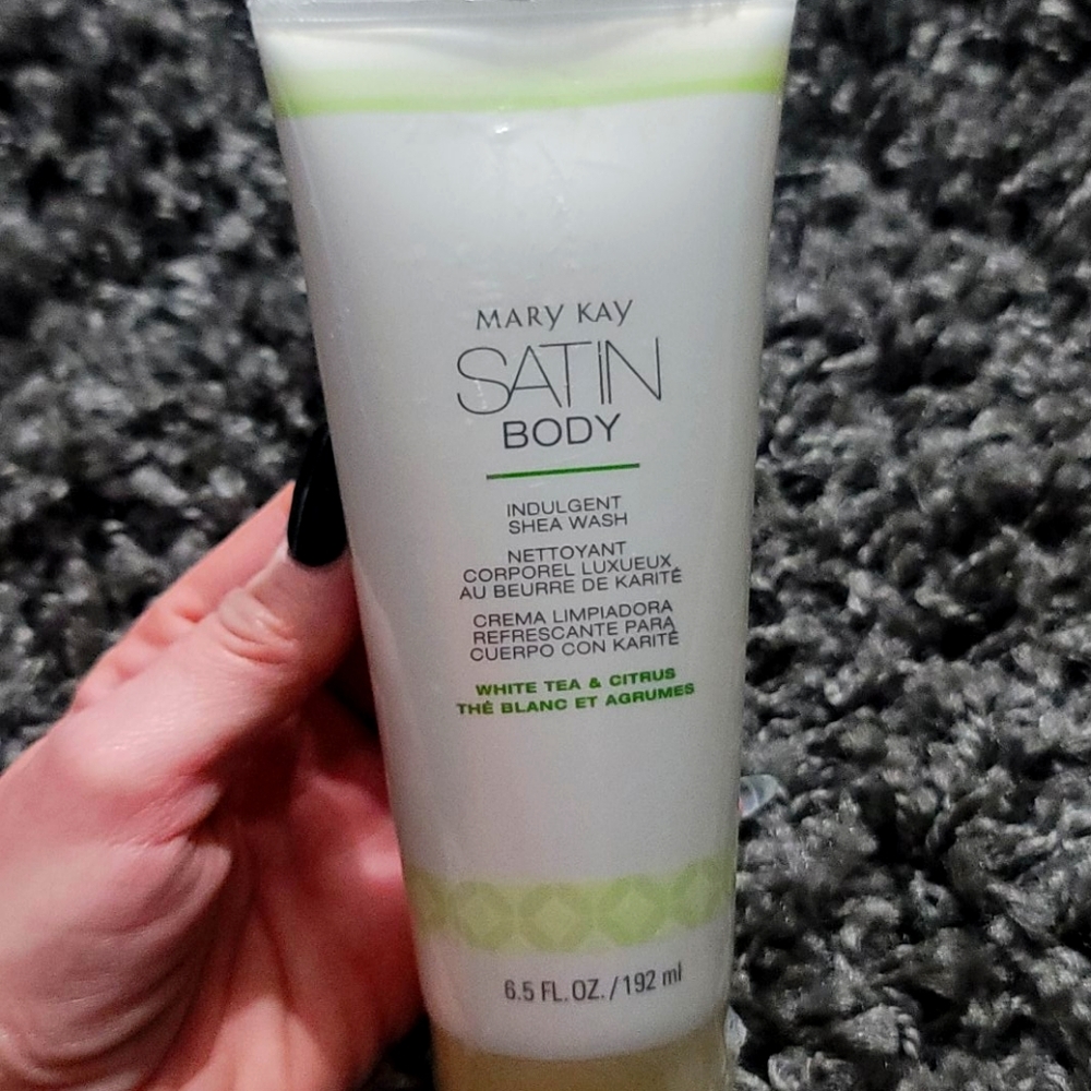 🤍NIB White Tea & Citrus Satin Body Shea Wash🤍